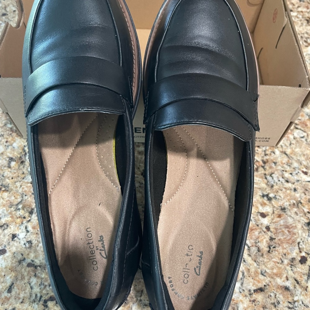 Clark’s Collection Woman’s black loafers!